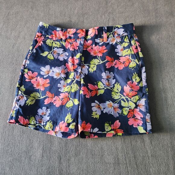 Lands End Shorts Womens Size 2 mid rise Blue floral shorts 7” inseam - Picture 1 of 10
